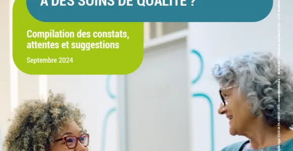 Dame accompagnée d'une soignante