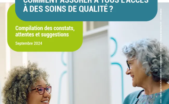 Dame accompagnée d'une soignante